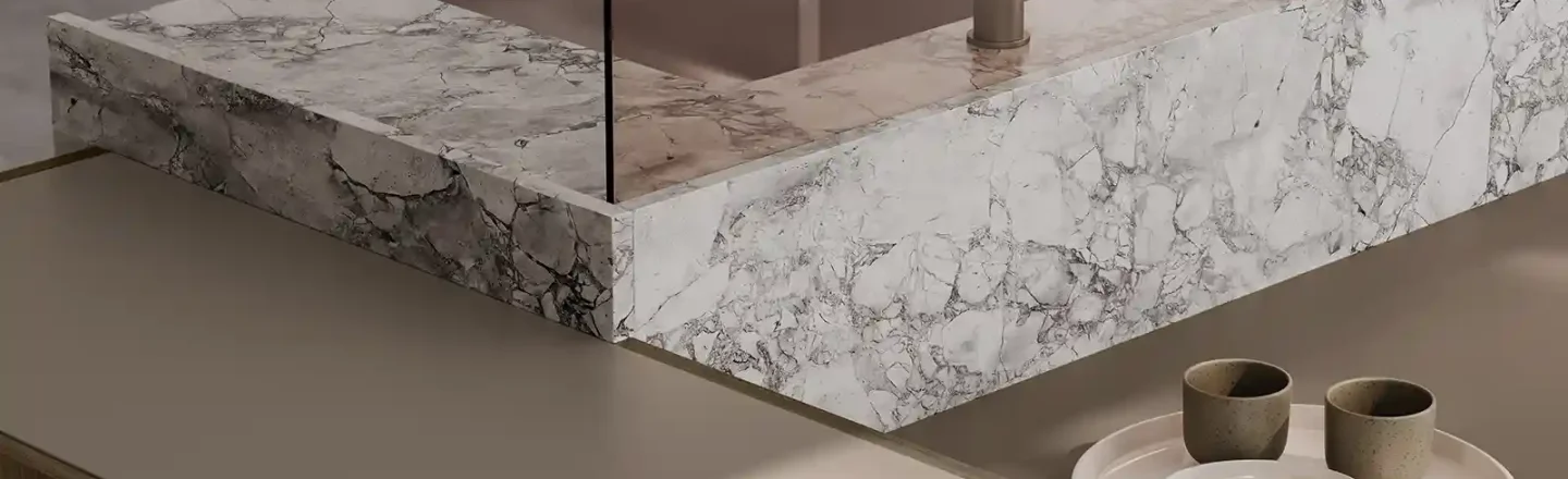 Cuisine aménagée contemporaine avec conception et pose intégrées à Ferrette proche de Oltingue