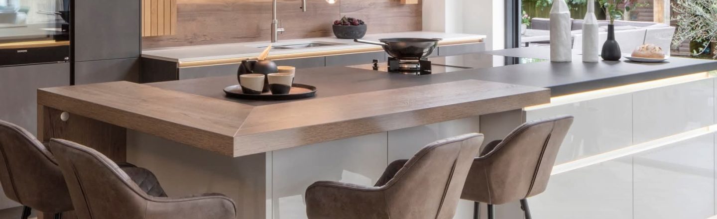 Cuisine design en bois naturel à Waldighofen : élégance et authenticité