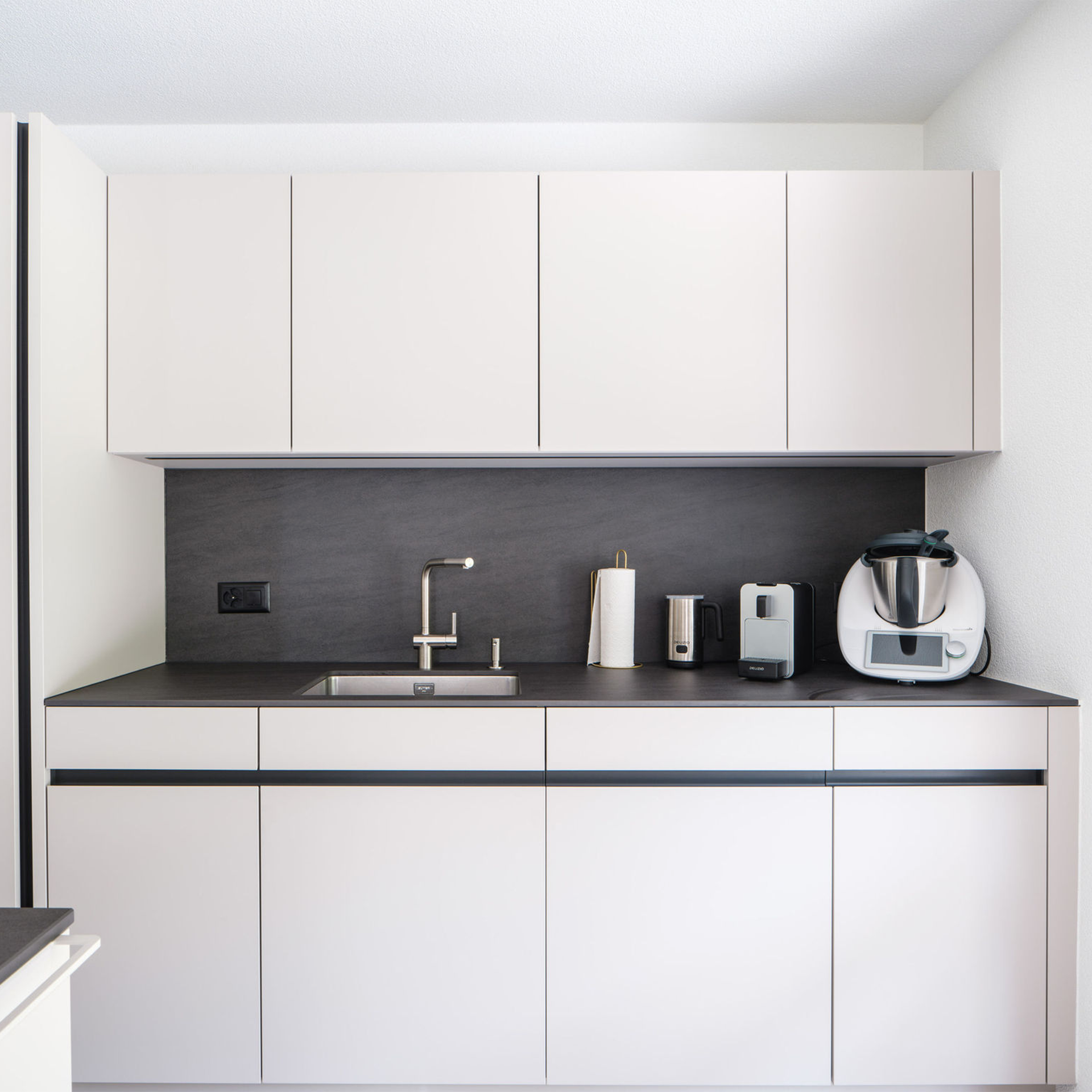 Cuisine contemporaine sur-mesure avec électroménager intégré à Danjoutin proche de Belfort